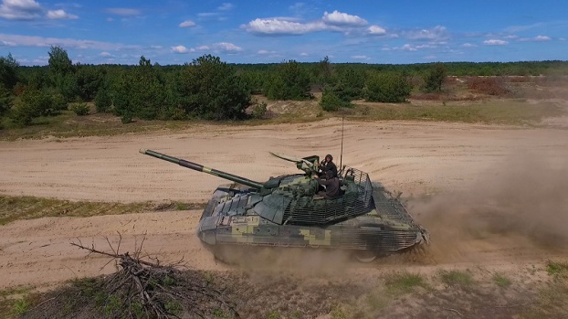 В Украине успешно испытали новый танк Т-72АМТ