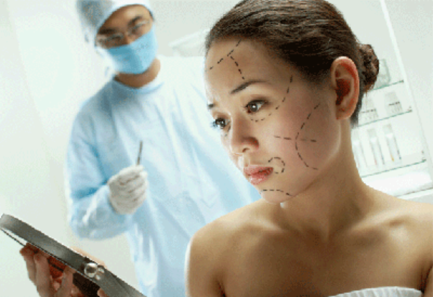 Убийственная красота: журналисты рассказали, как пластические операции изменяют жизнь женщин