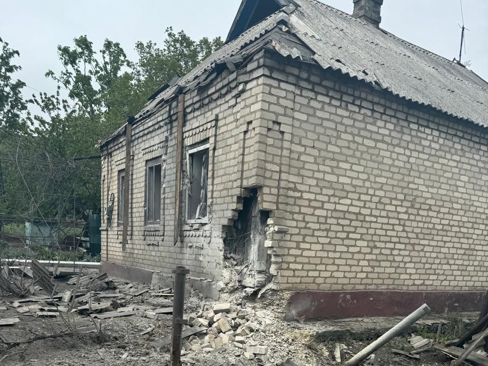 Под обстрелами три района Донецкой области, двое раненых