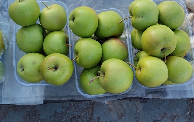 У Костянтинівці перед Спасом ціни на яблука підвищилися, а на мед - нi