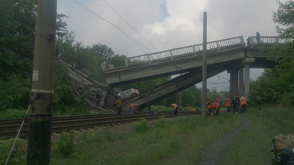 На Донбассе взорвали мост