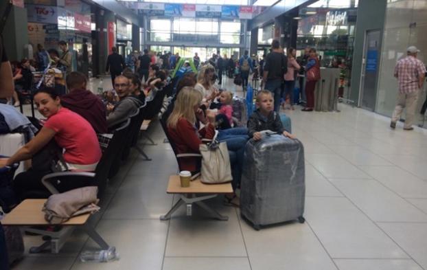 В аэропорту Киева туристы сутки ждут рейса в Египет
