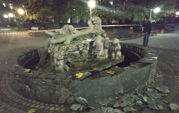 Во Львовской области мужчина подорвал фонтан гранатой