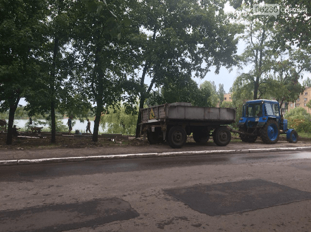 В Мирнограде завершается ремонт самого большого тротуара