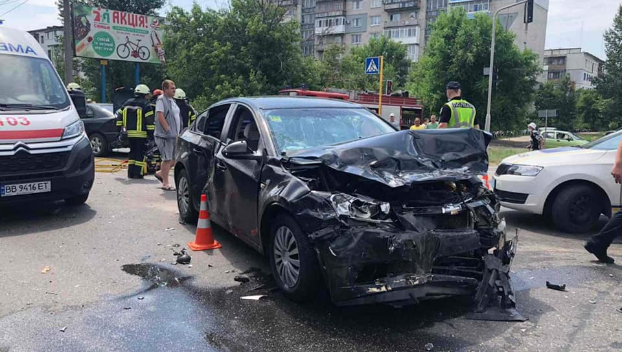 Две легковушки столкнулись на Луганщине: есть пострадавшие