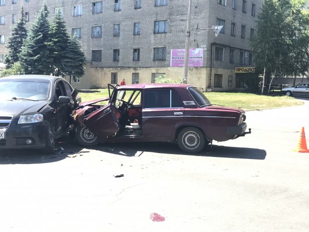 ДТП в Константиновке: «шестерка» всмятку и двое пострадавших