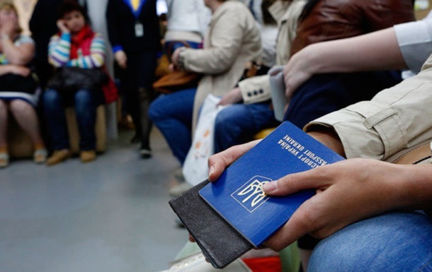 Стало известно, сколько крымчан получили украинские биометрические паспорта
