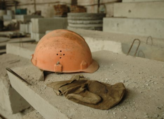 В Харькове погиб строитель, упав с недостроя