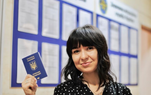 С начала года украинцы оформили более 3 млн загранпаспортов