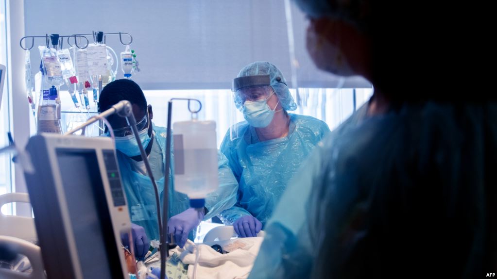 В США провели трансплантацию обеих легких девушке, переболевшей COVID-19