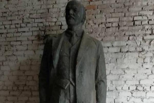 В Черниговской области памятник Ленину продали за 220 тысяч гривень