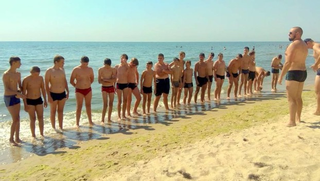 Спортсмены регбийного клуба «Твердый знак» готовятся к соревнованиям на азовском побережье