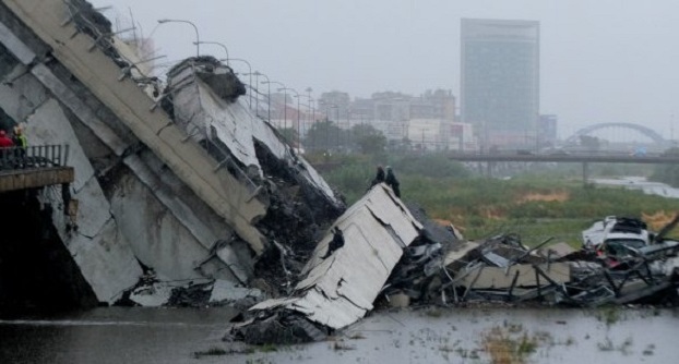 Озвучена причина обрушения автомобильного моста в Генуе