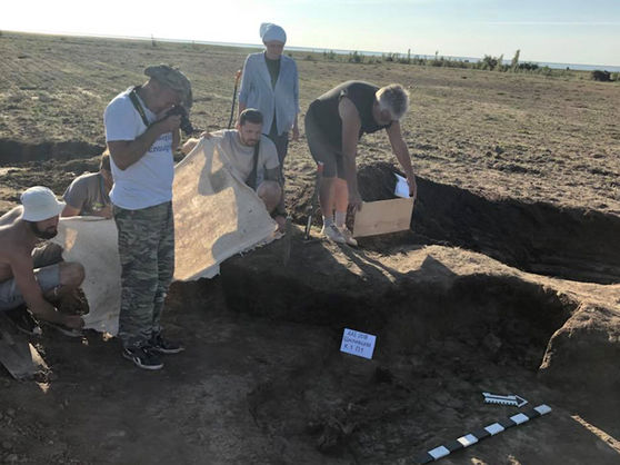 Археологи обнаружили в Херсонской области могилу древнего воина 