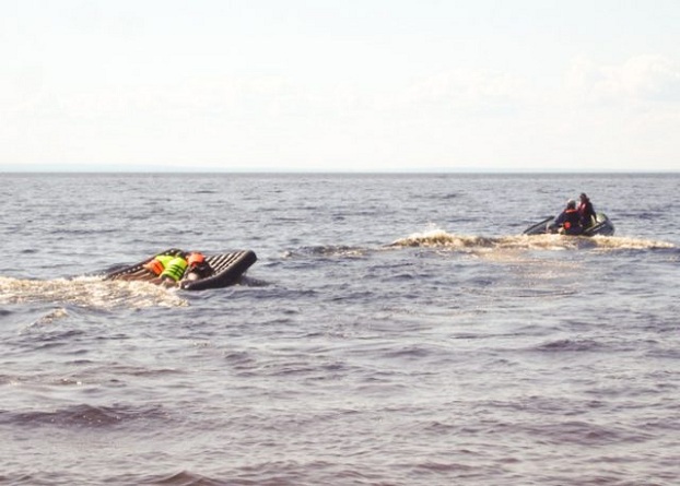 В Кирилловке отдыхающие спасли девочку в море, которая держалась за тело утонувшего отца