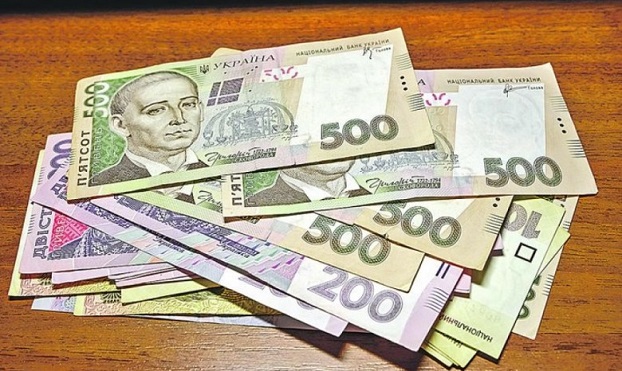 Средняя зарплата в Донецкой области на 725 гривень больше, чем в Украине