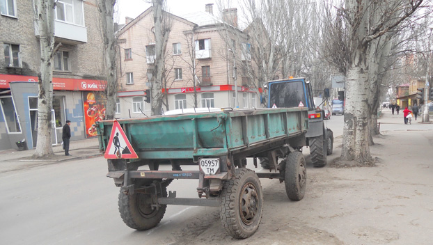 Проблемы: В Славянске нечем грейдировать дороги