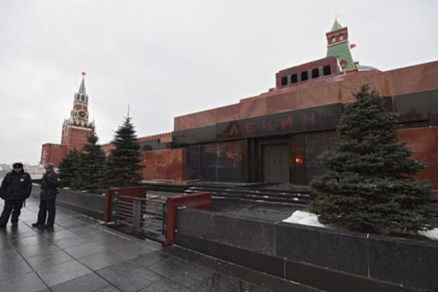 Тело Ленина в мавзолее предложили заменить восковой или резиновой куклой