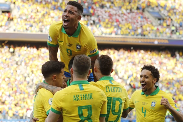 Бразилия обыграла Парагвай и вышла в 1/2 финала Копа Америка