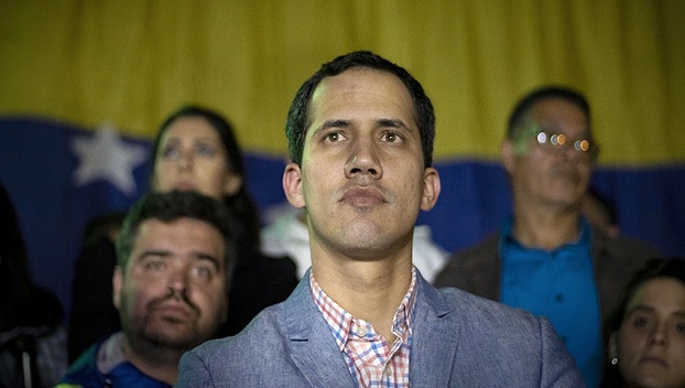 Глава венесуэльской оппозиции провозгласил себя президентом