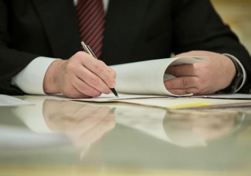 Порошенко подписал закон об утверждении указа о введении военного положения