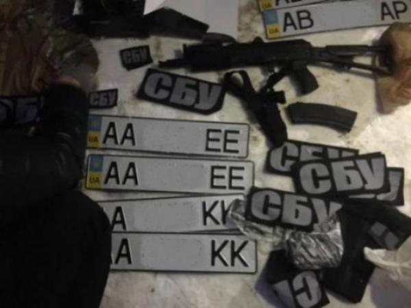 Под Киевом задержали банду грабителей, которые под видом СБУ грабили элитные авто