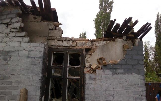 В результате артобстрелов в районе Торецка повреждены жилые дома