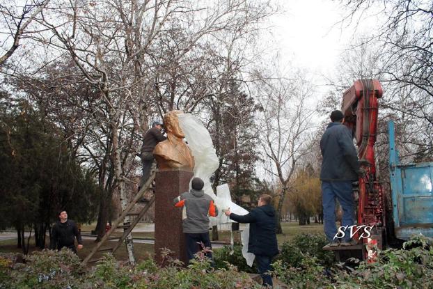 В Краматорске восстановили памятник Леониду Быкову