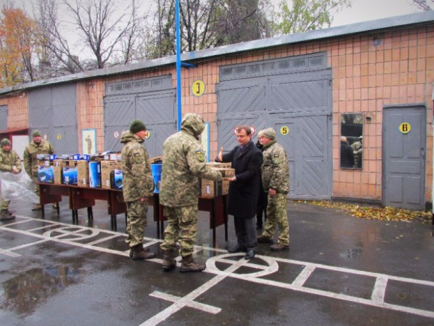 Покровский горсовет подарил военкомату двенадцать компьютеров