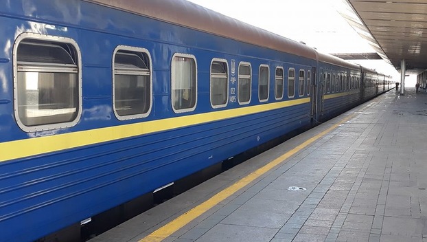 Укрзализныця продемонстрировала новую технологию уборки поездов