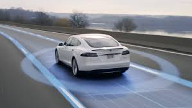 Автопилот автомобиля Tesla спас водителя от аварии 