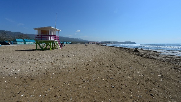 В Мариуполе почистили 45% пляжей 