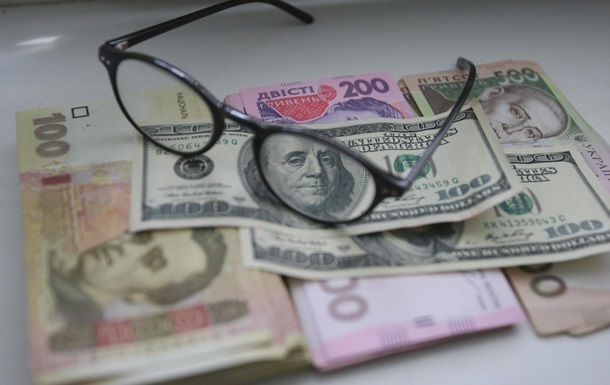 Украинцы купили в банках рекордный объем валюты