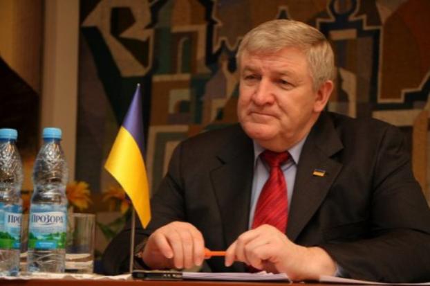 Находясь в Беларуси, экс-министр обороны Украины  Ежель получил статус беженца