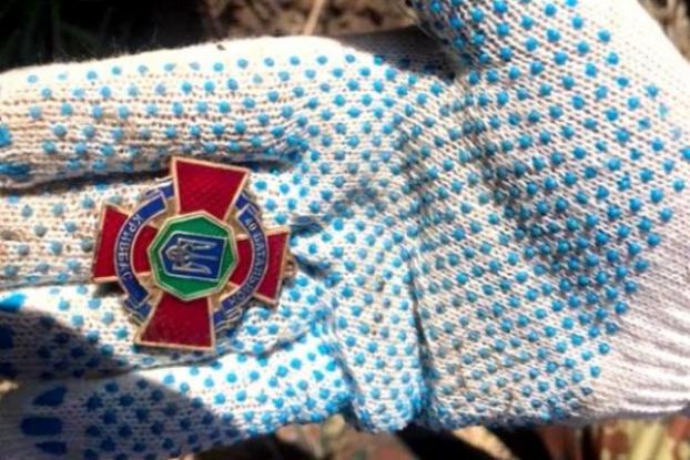 Под Днепром нашли десятки мешков с вещами погибших под Иловайском бойцов АТО