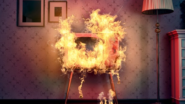 Житель Доброполья получил тяжелые ожоги от загоревшегося телевизора