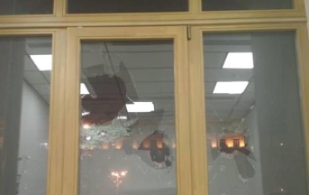 В киевской мэрии ночью разбили окна