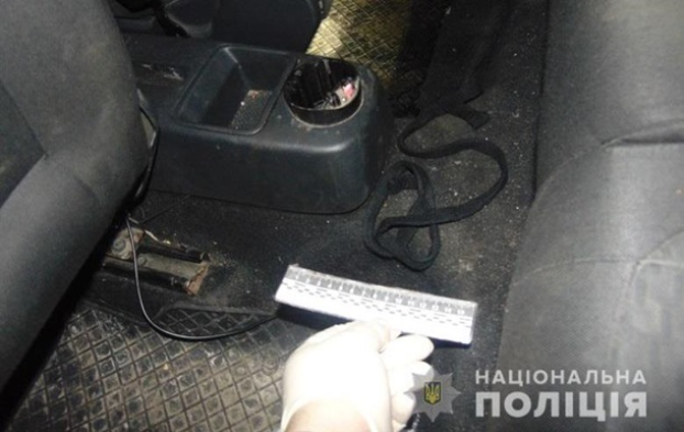 В Киеве трое мужчин пытались задушить таксиста