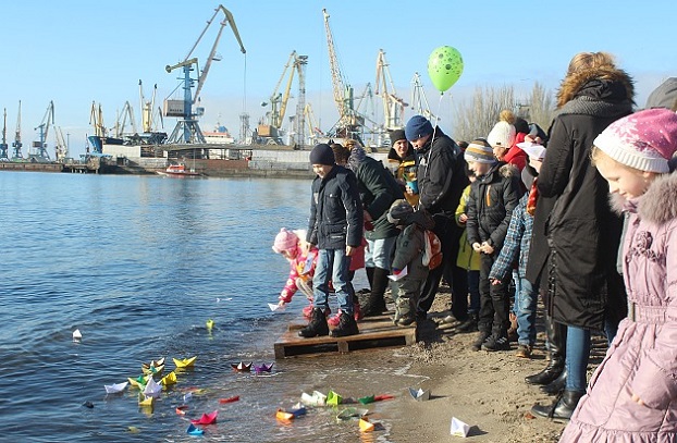 В Бердянске прошла акция в поддержку захваченных украинских моряков