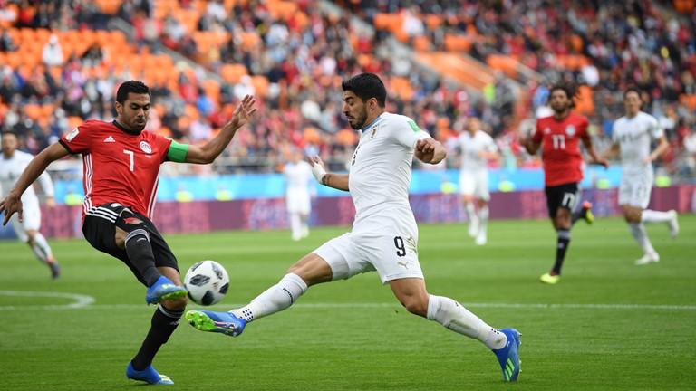 Чеченский фанат, ради селфи, схватился за травмированное плечо египетской 'звезды' мирового футбола Мохаммеда Салаха