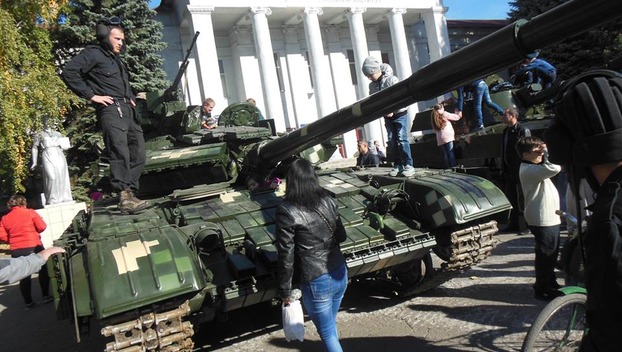 В Покровске прошла выставка военной техники