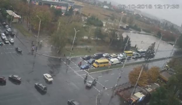 В Мариуполе автомобиль сбил пешехода и скрылся