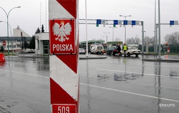 Украинцы стали реже ездить в соседнюю Польшу