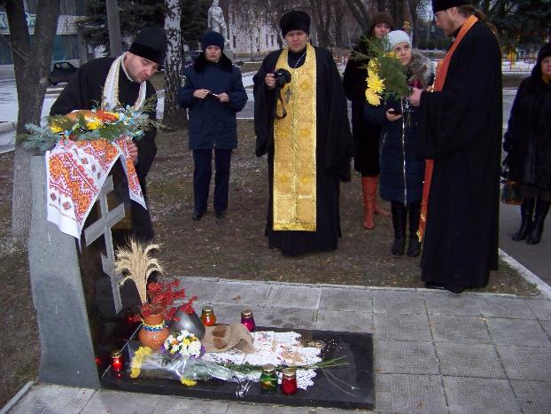 В Дружковке зажгли свечи памяти и скорби