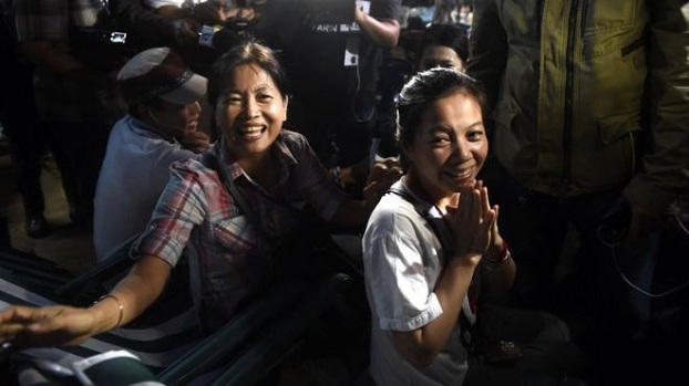 Операцию по спасению детей, застрявших в таиландской пещере, приостановили