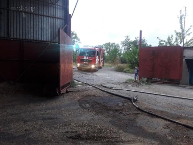 В Мариуполе сгорел склад сети строительных магазинов «Каскад»