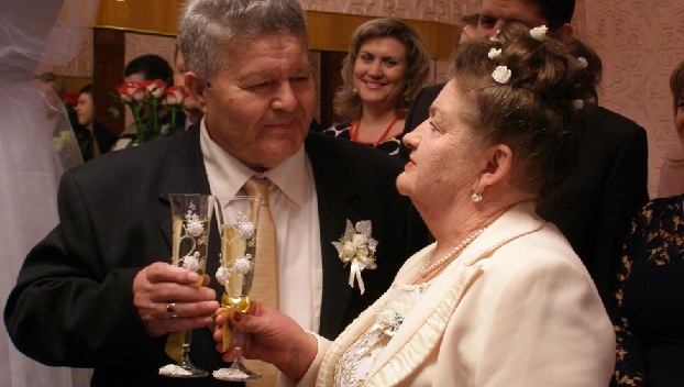 В Мариуполе пара отпраздновала золотую свадьбу 