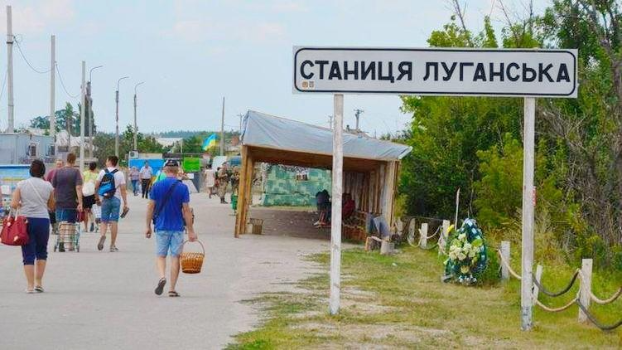 На КПВВ Донбасса в «серой» зоне умерла женщина: подробности