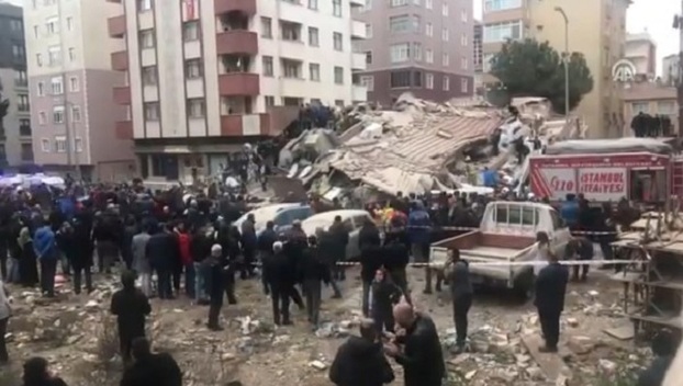 В Стамбуле обрушилось высотное здание
