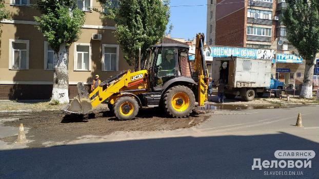На улице Центральной в Славянске водоканал устранил аварию